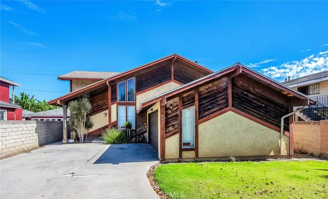 a front view of house with yard
