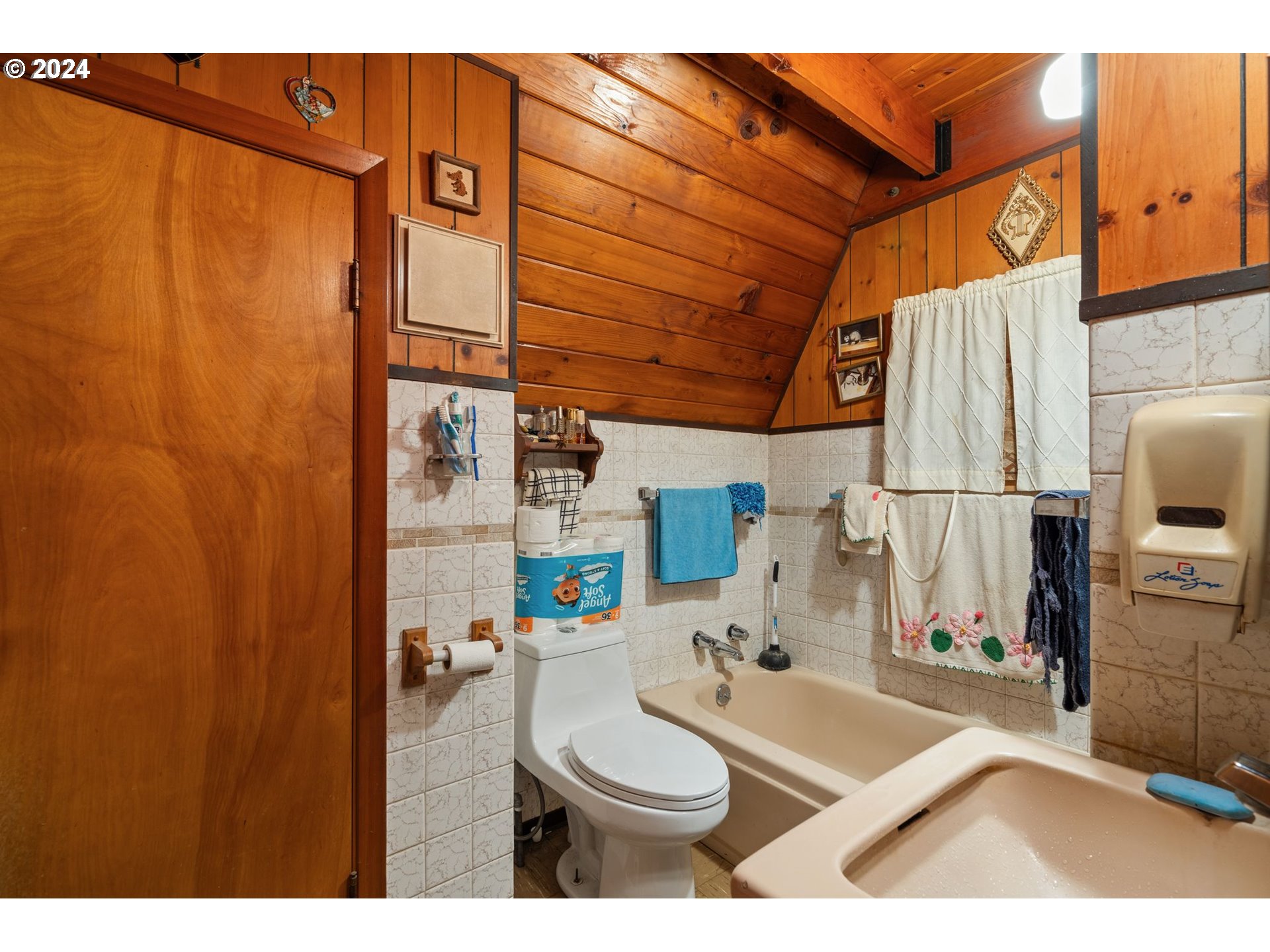 38107 Northeast Sunset Falls Road Yacolt, WA 98675 - Photo 15 of 41 Bathroom