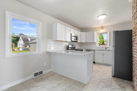 $259,900 | 939 Sherry Street, Neenah, WI 54956