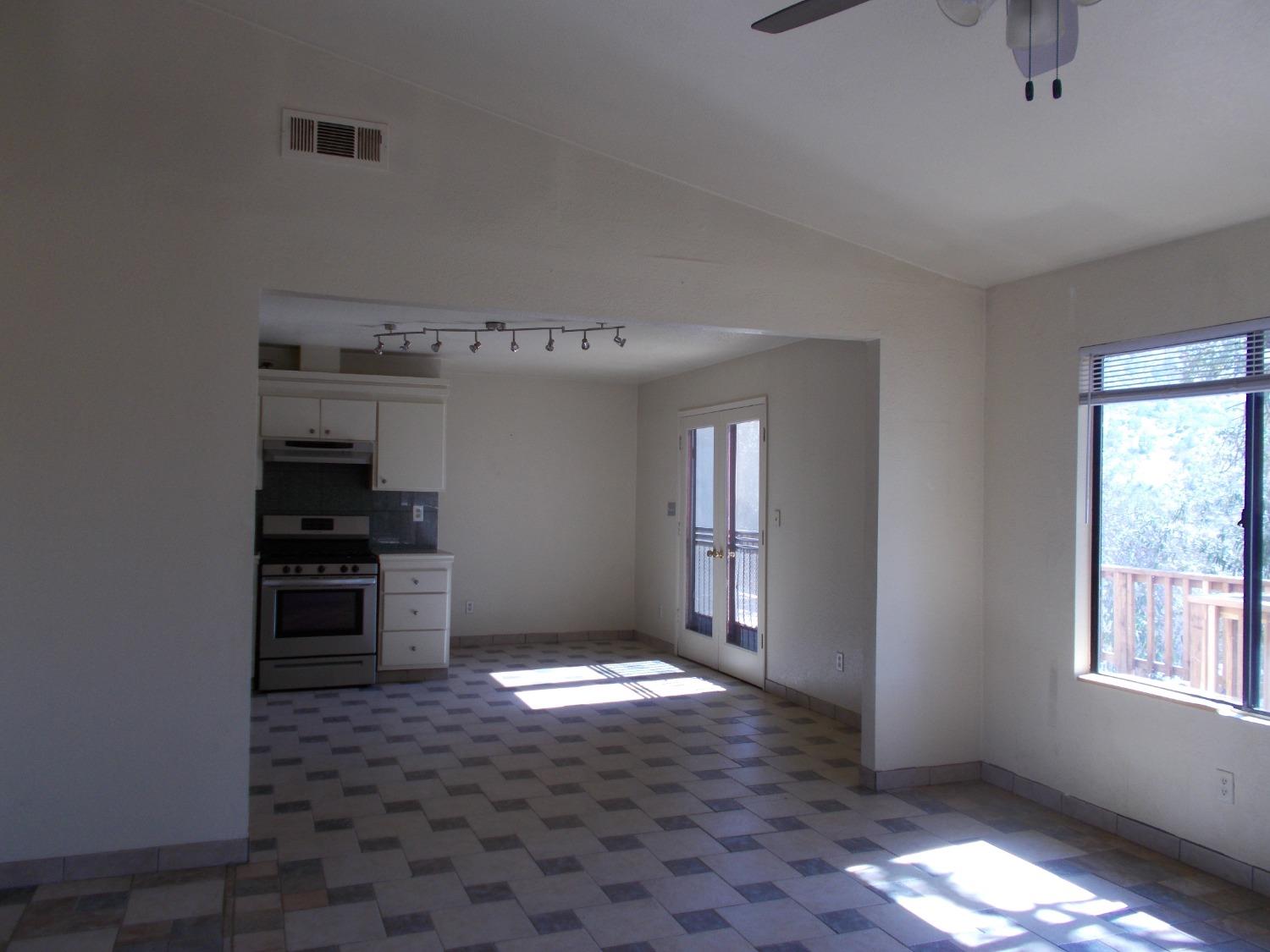 35739 Mistletoe Road Squaw Valley, CA 93675 - Photo 3 of 24 Gallery Image 3
