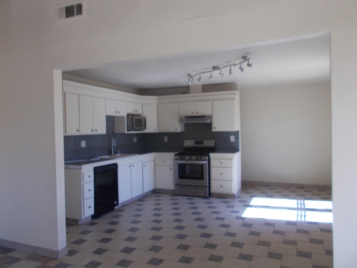 35739 Mistletoe Road Squaw Valley, CA 93675 - Photo 4 of 24 Gallery Image 4