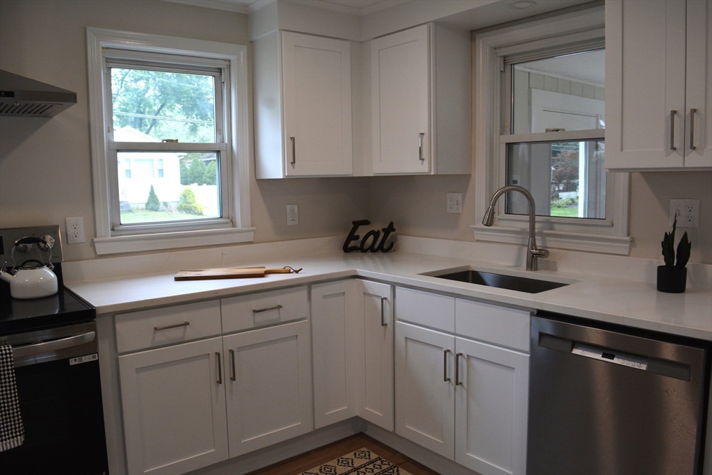 69 Lancaster Avenue West Springfield, MA 01089 - Photo 15 of 42