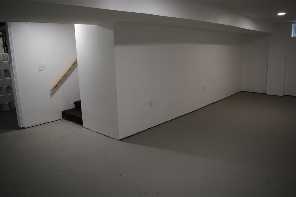 69 Lancaster Avenue West Springfield, MA 01089 - Photo 31 of 42