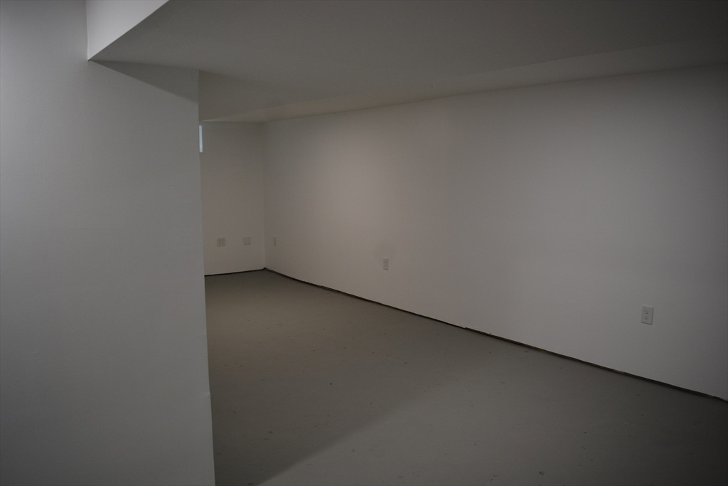 69 Lancaster Avenue West Springfield, MA 01089 - Photo 32 of 42