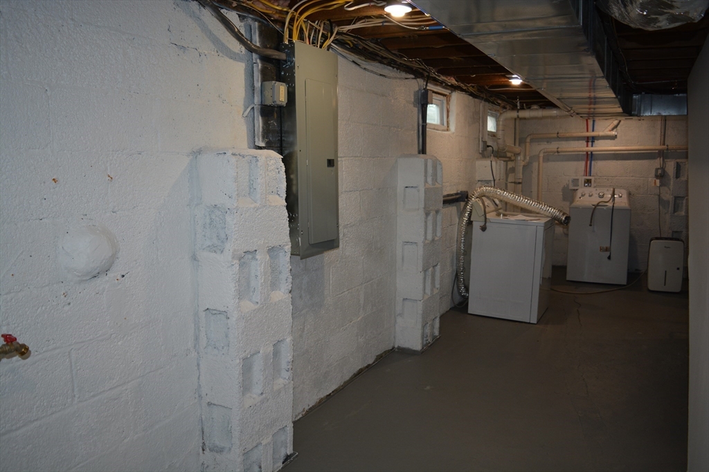 69 Lancaster Avenue West Springfield, MA 01089 - Photo 33 of 42