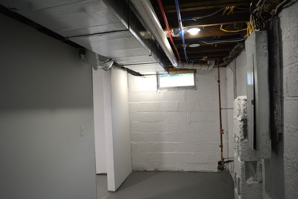 69 Lancaster Avenue West Springfield, MA 01089 - Photo 35 of 42