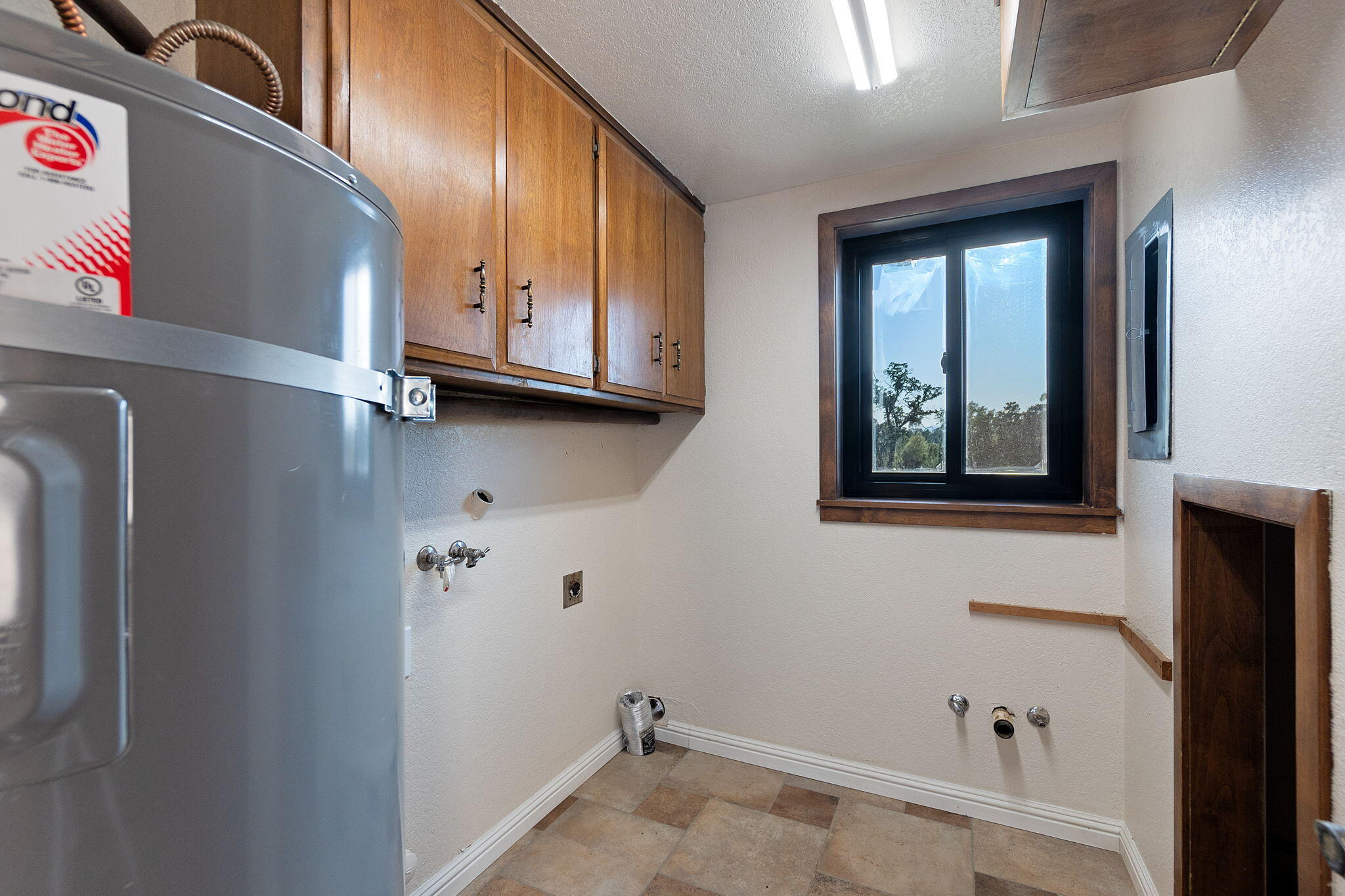 20831 Clough Creek Road Redding, CA 96002 - Photo 50 of 107 Laundry Room