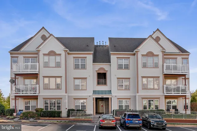 $2,550 | 21855 Locomotive Terrace, Unit 302, Sterling, VA 20166