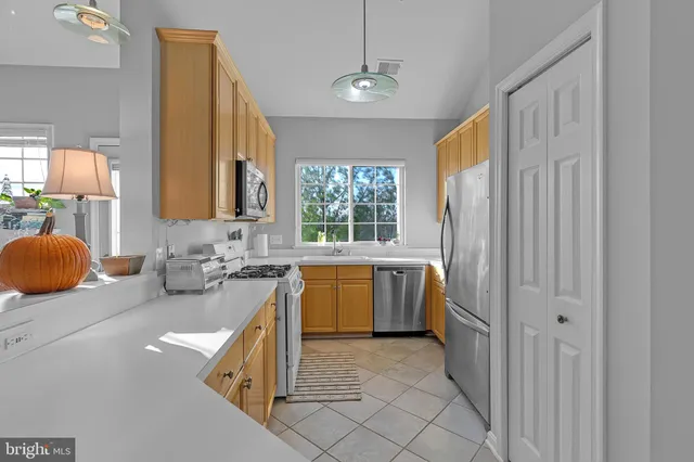 $2,550 | 21855 Locomotive Terrace, Unit 302, Sterling, VA 20166