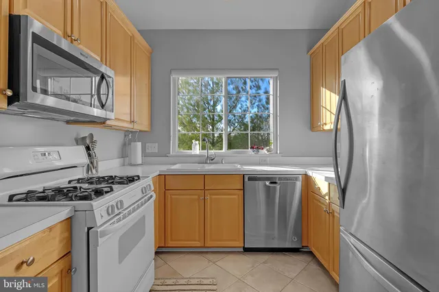 $2,550 | 21855 Locomotive Terrace, Unit 302, Sterling, VA 20166