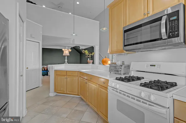 $2,550 | 21855 Locomotive Terrace, Unit 302, Sterling, VA 20166