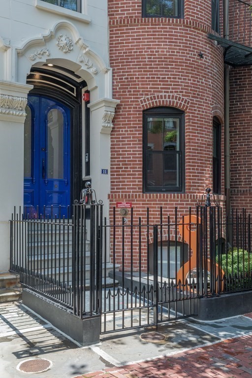 11 Rutland Square Boston, MA 02118 - Photo 3 of 11