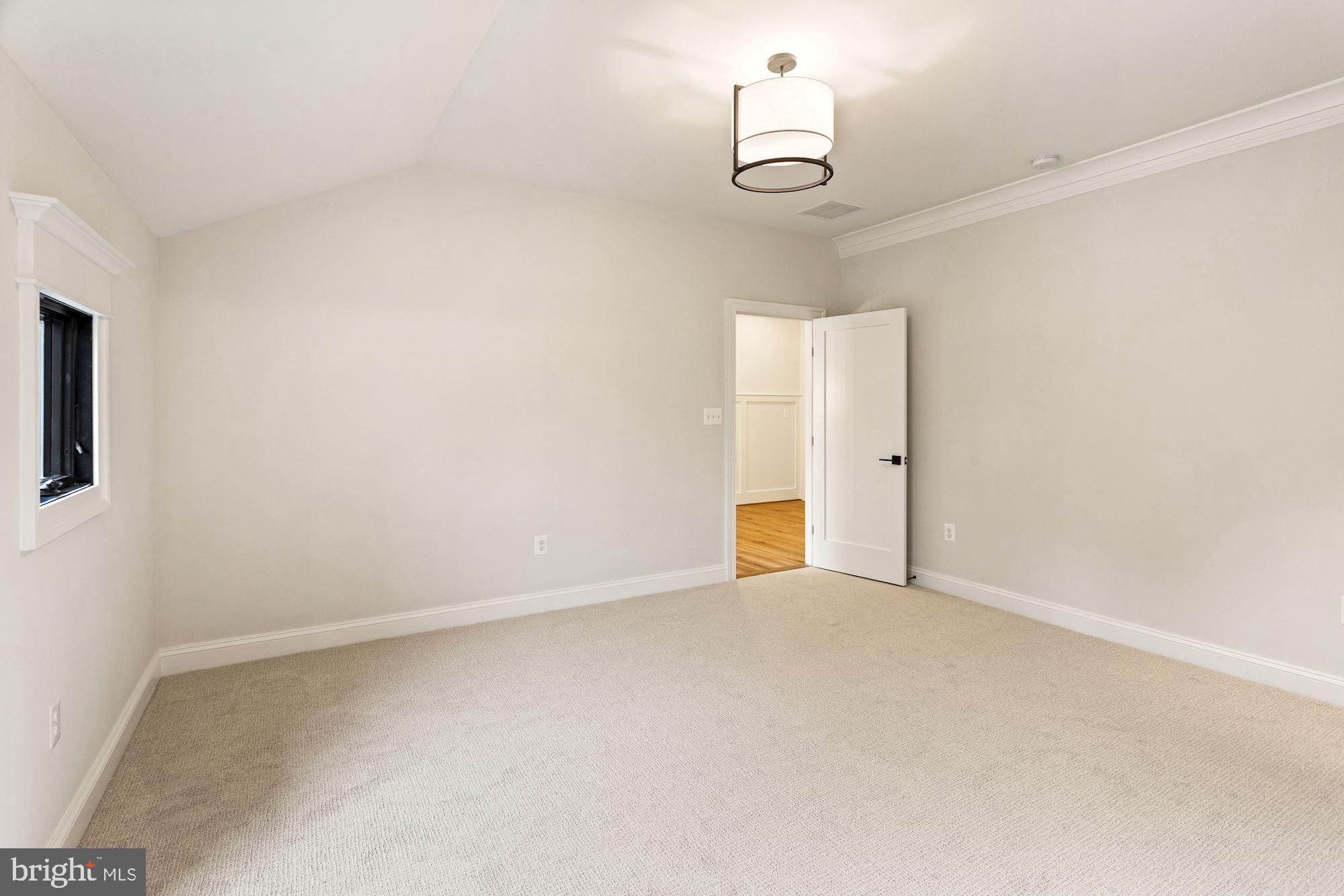 505 Ridge Road Southwest Vienna, VA 22180 - Photo 28 of 44