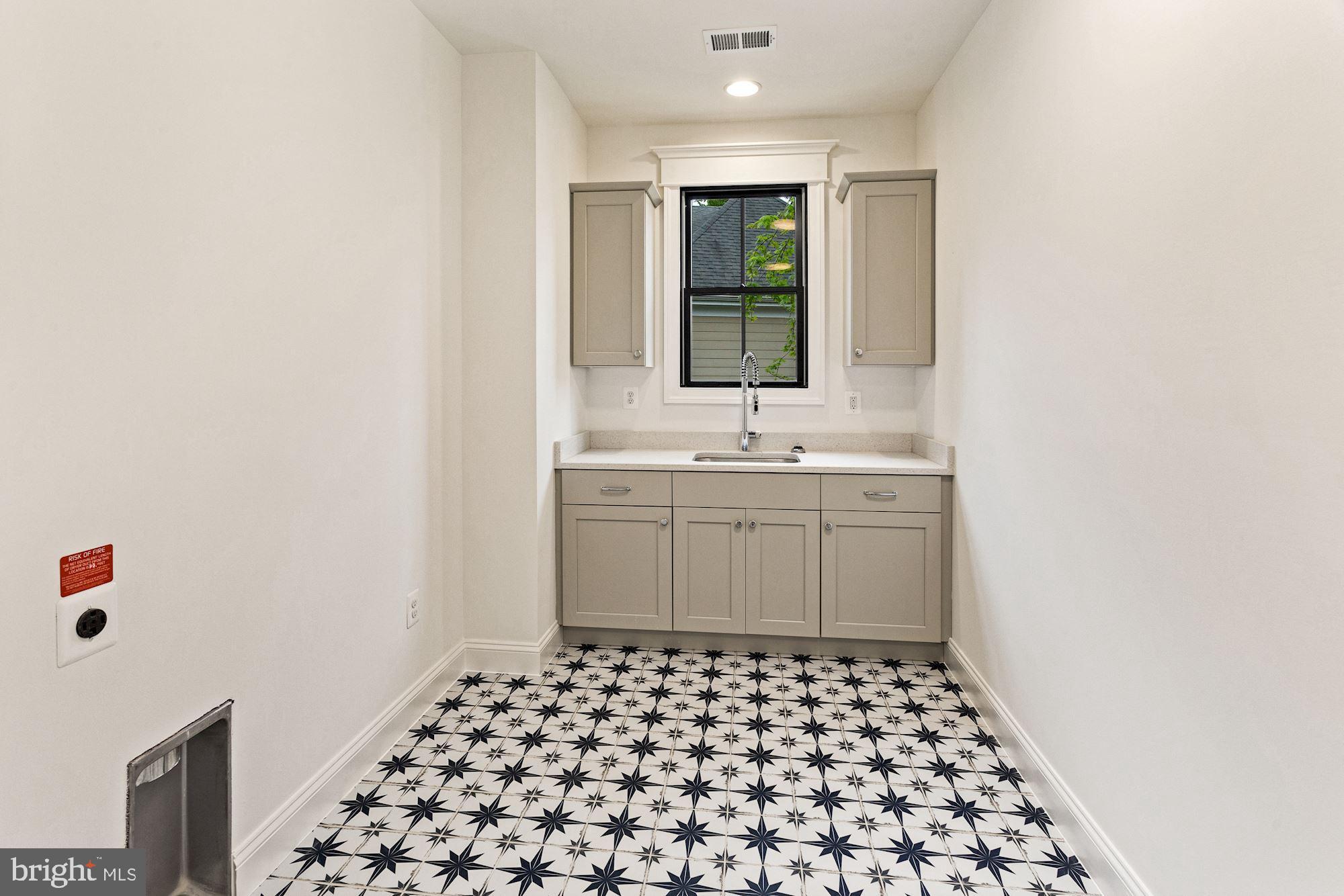 505 Ridge Road Southwest Vienna, VA 22180 - Photo 34 of 44