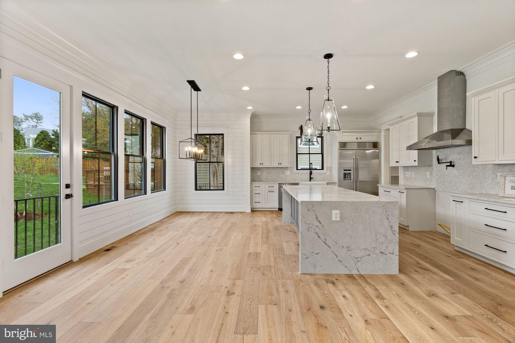 505 Ridge Road Southwest Vienna, VA 22180 - Photo 4 of 44