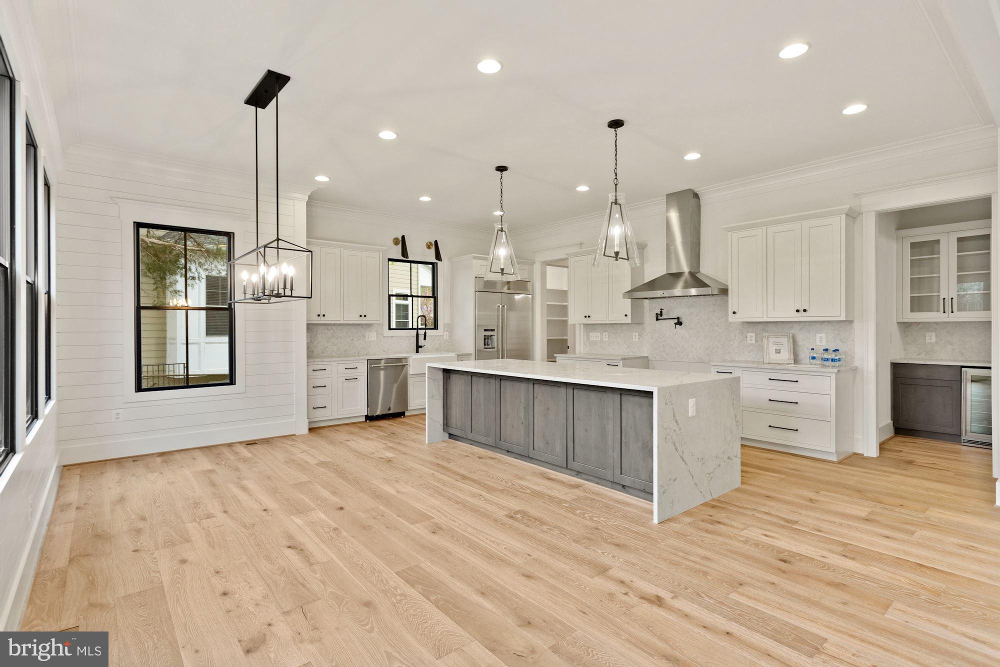 505 Ridge Road Southwest Vienna, VA 22180 - Photo 5 of 44