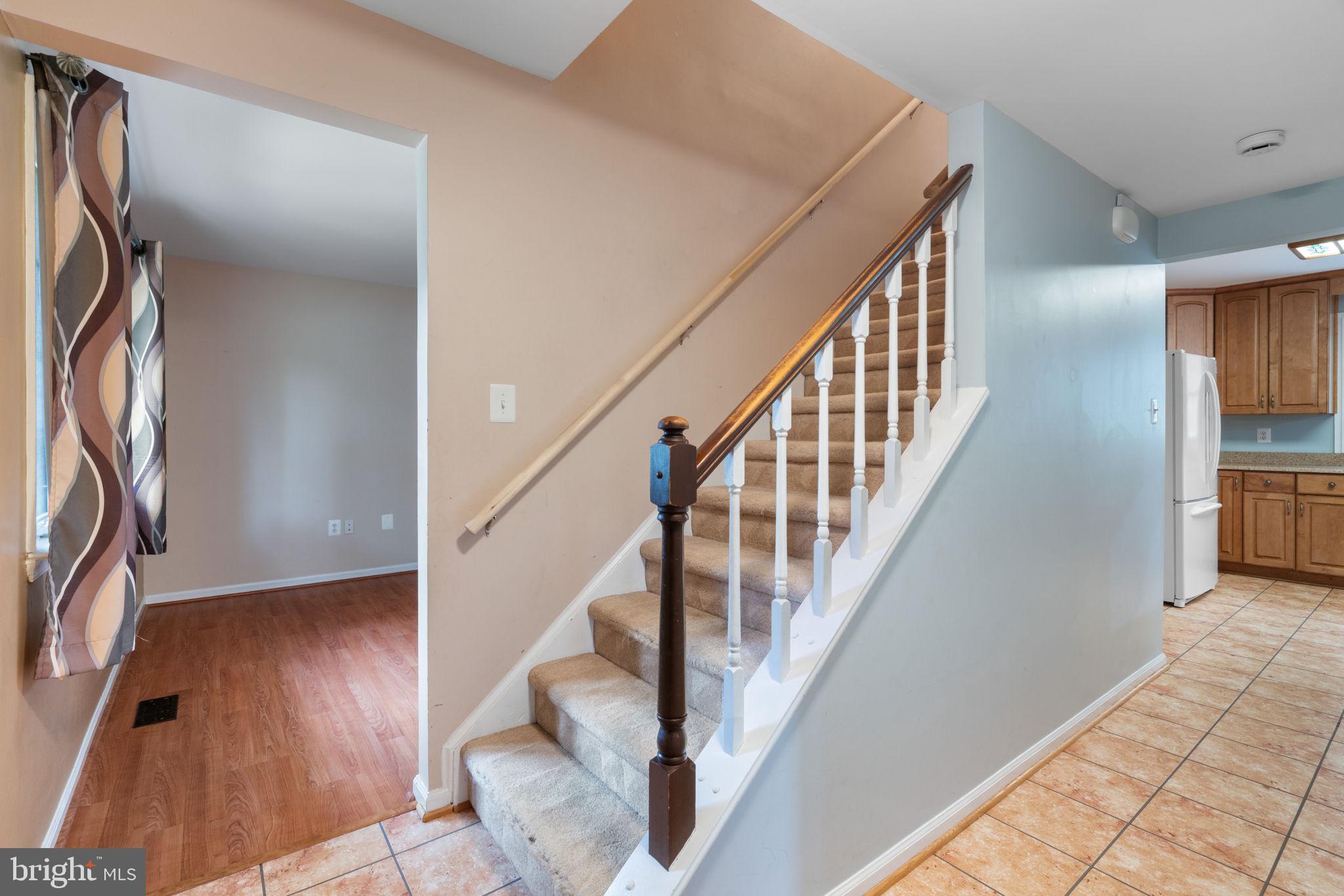 4084 Braxton Road Chantilly, VA 20151 - Photo 18 of 46 Foyer