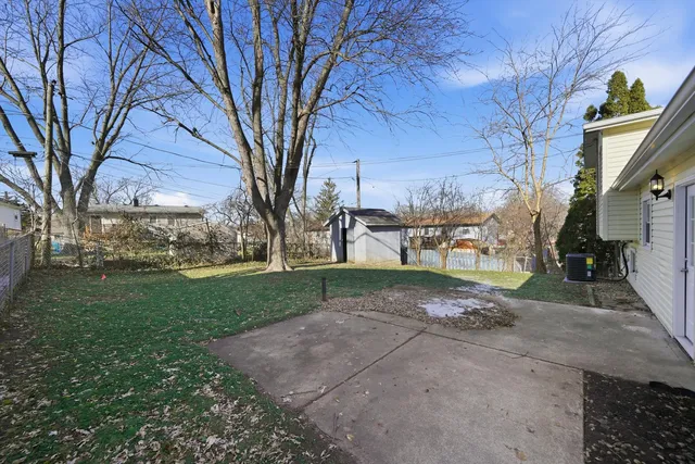 a picture of a bench in a cabinet