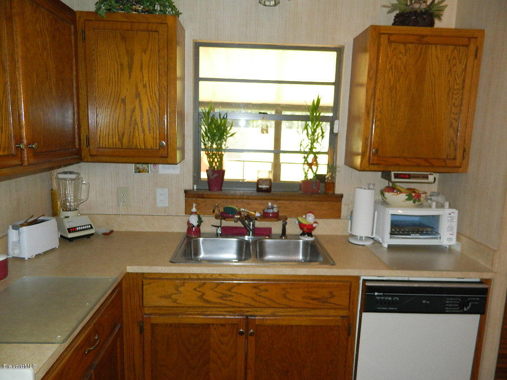582 Rheine Road Northwest Palm Bay, FL 32907 - Photo 25 of 43 Rheine 024