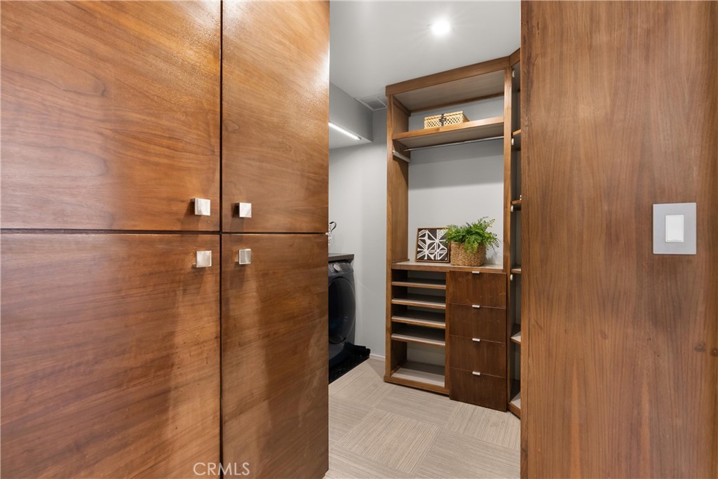 2908 Foreman Avenue Long Beach, CA 90815 - Photo 17 of 37 a bathroom with a shower and a mirror