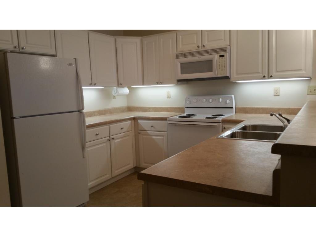 120 Raceday Centre, Unit 403 Bristol, TN 37620 - Photo 3 of 17 Kitchen