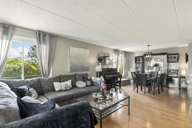 $245,500 | 18 East Old Willow Road, Unit 210N, Prospect Heights, IL 60070