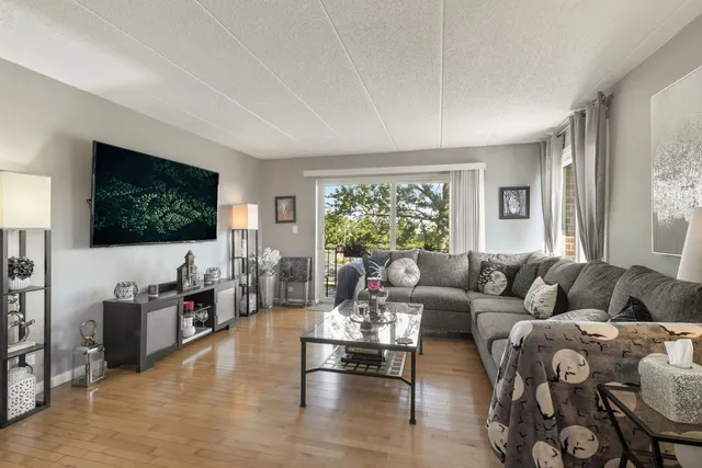 $245,500 | 18 East Old Willow Road, Unit 210N, Prospect Heights, IL 60070