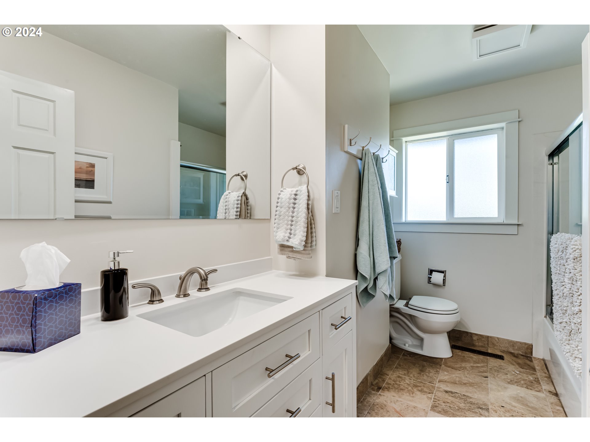 2190 Dalton Drive Eugene, OR 97404 - Photo 18 of 30 Bathroom