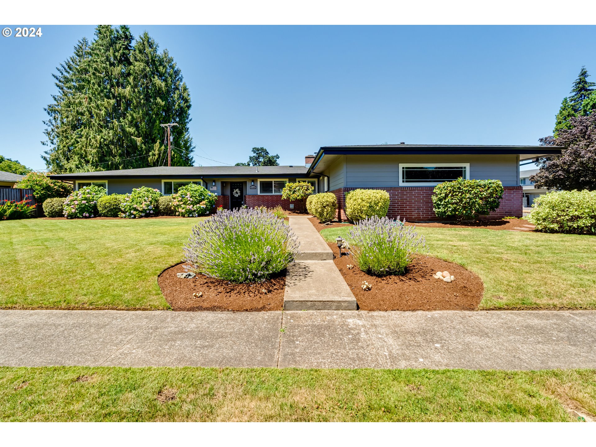 2190 Dalton Drive Eugene, OR 97404 - Photo 2 of 30 Yard