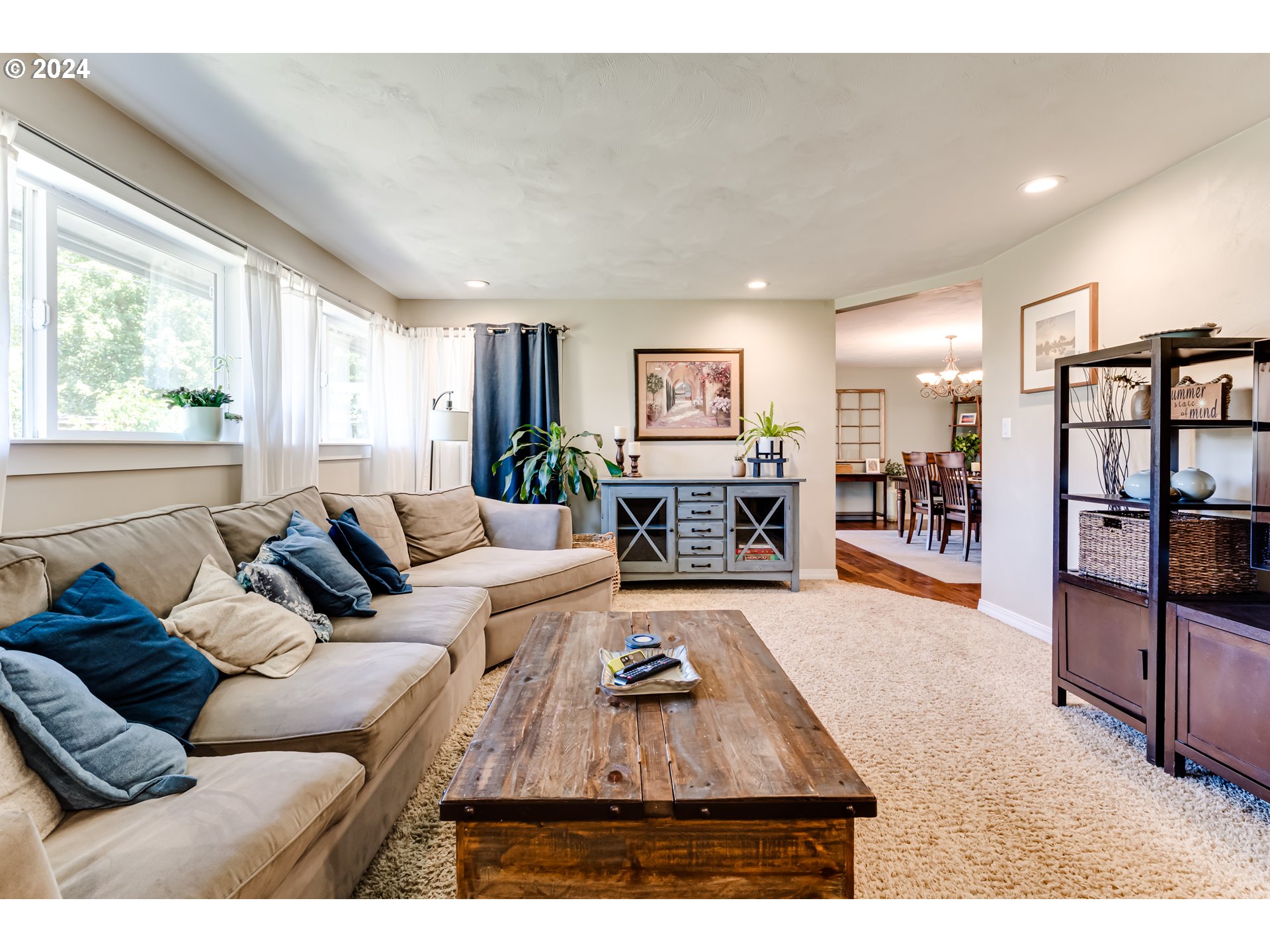 2190 Dalton Drive Eugene, OR 97404 - Photo 3 of 30 Living Room