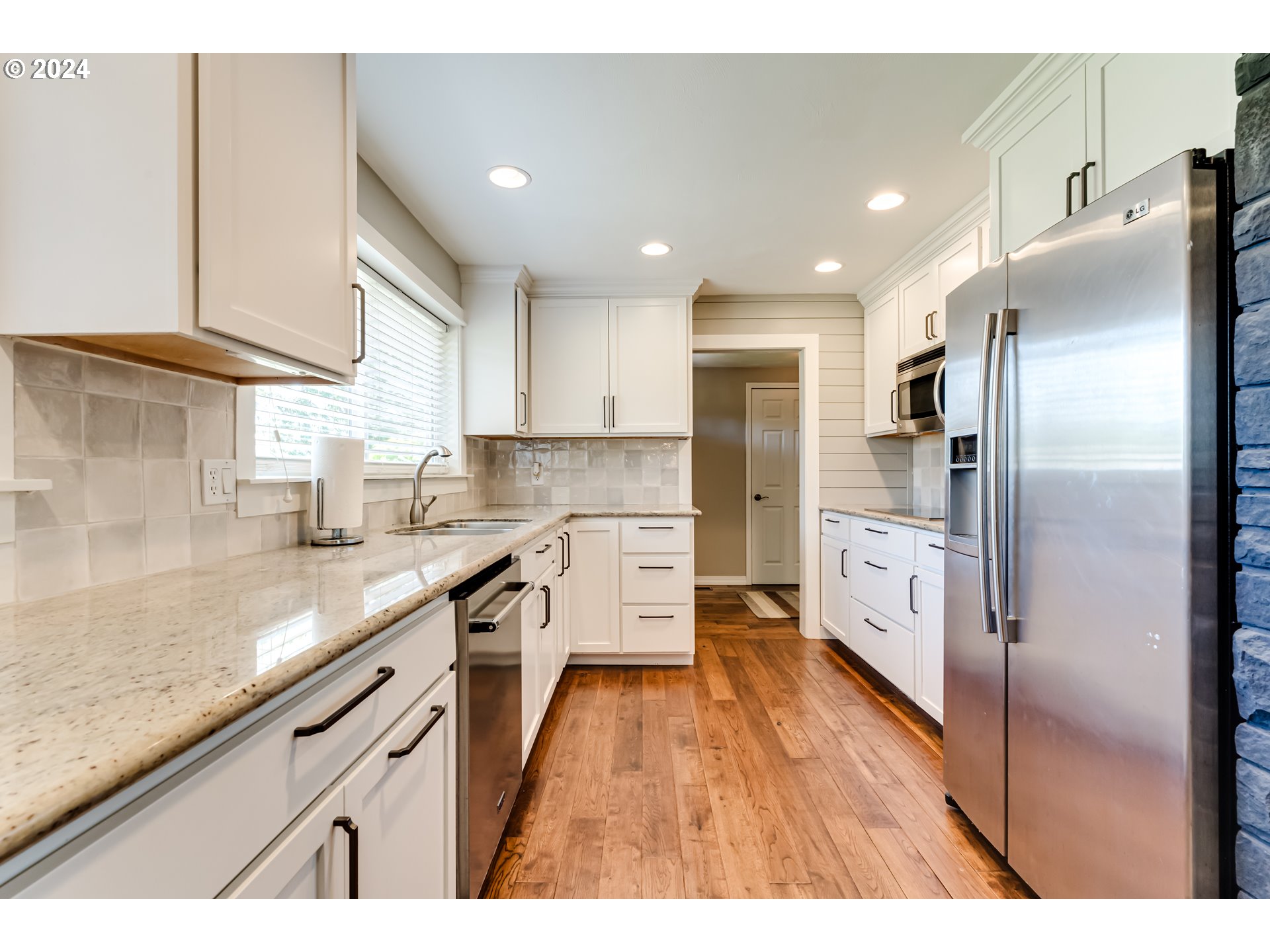 2190 Dalton Drive Eugene, OR 97404 - Photo 7 of 30 Kitchen