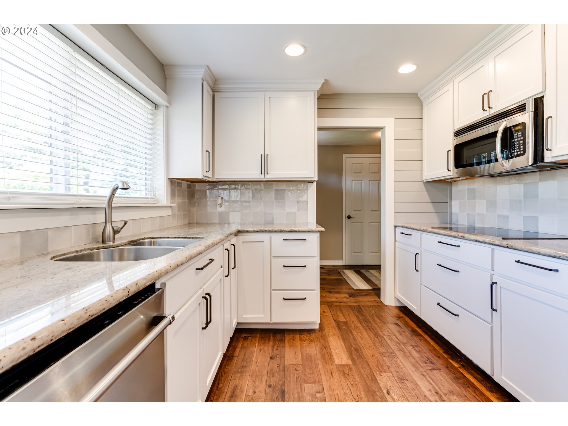 2190 Dalton Drive Eugene, OR 97404 - Photo 8 of 30 Kitchen