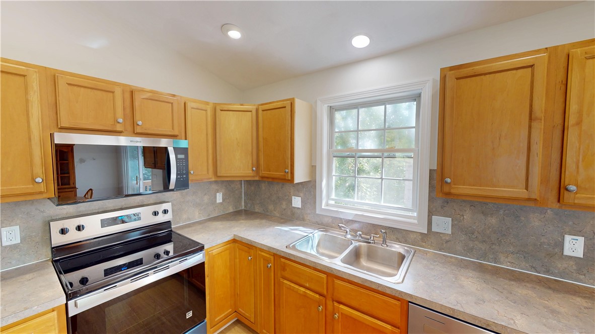 65 11th Avenue Woonsocket, RI 02895 - Photo 14 of 48