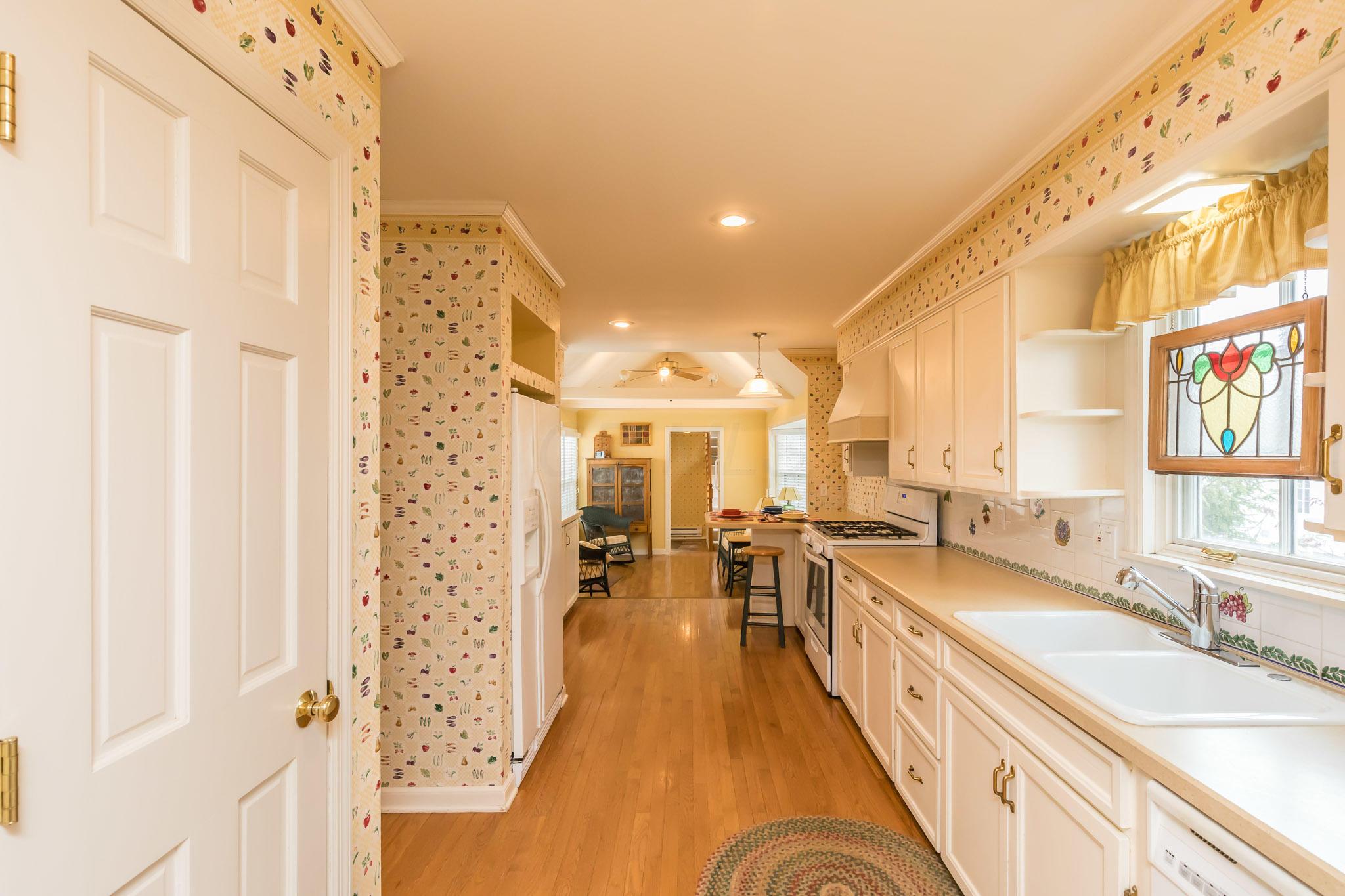 1795 Barrington Road Columbus, OH 43221 - Photo 12 of 34