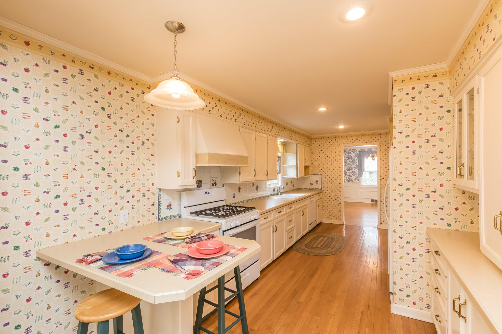 1795 Barrington Road Columbus, OH 43221 - Photo 15 of 34