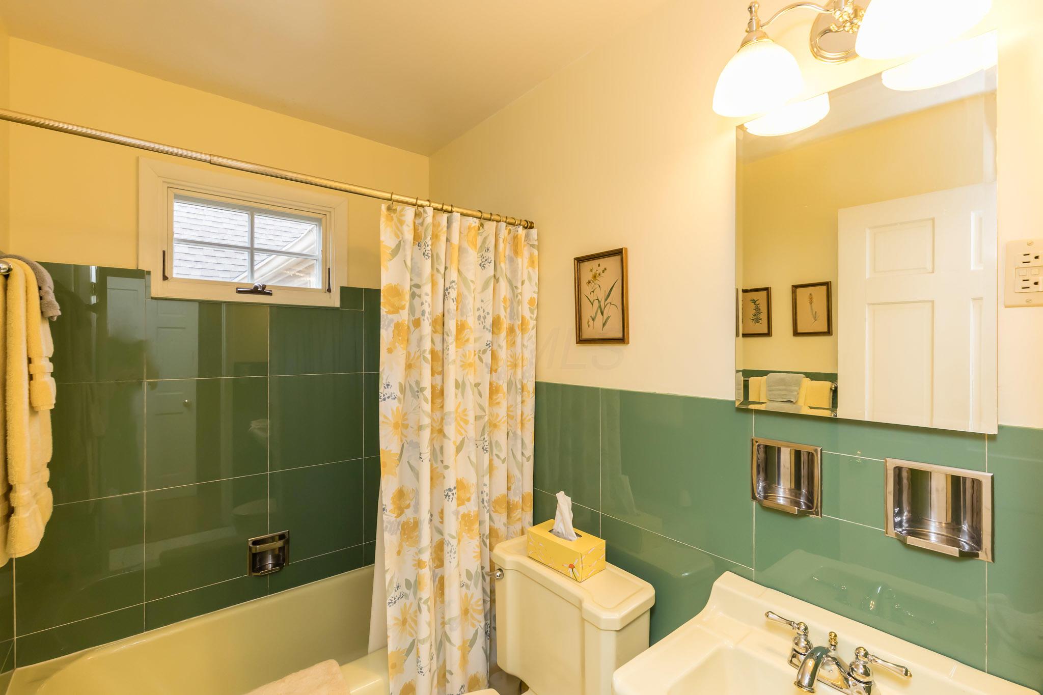 1795 Barrington Road Columbus, OH 43221 - Photo 22 of 34