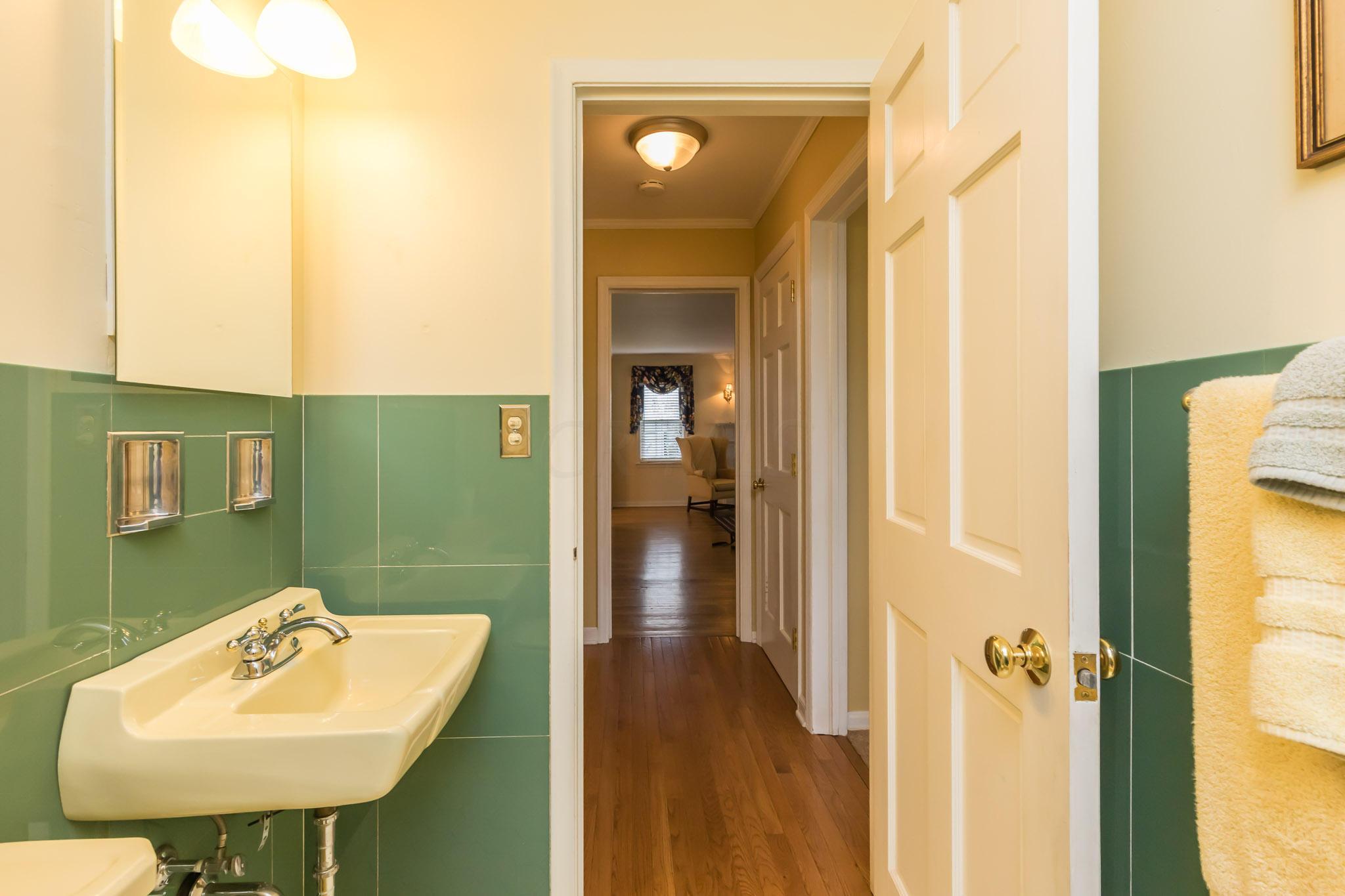1795 Barrington Road Columbus, OH 43221 - Photo 23 of 34