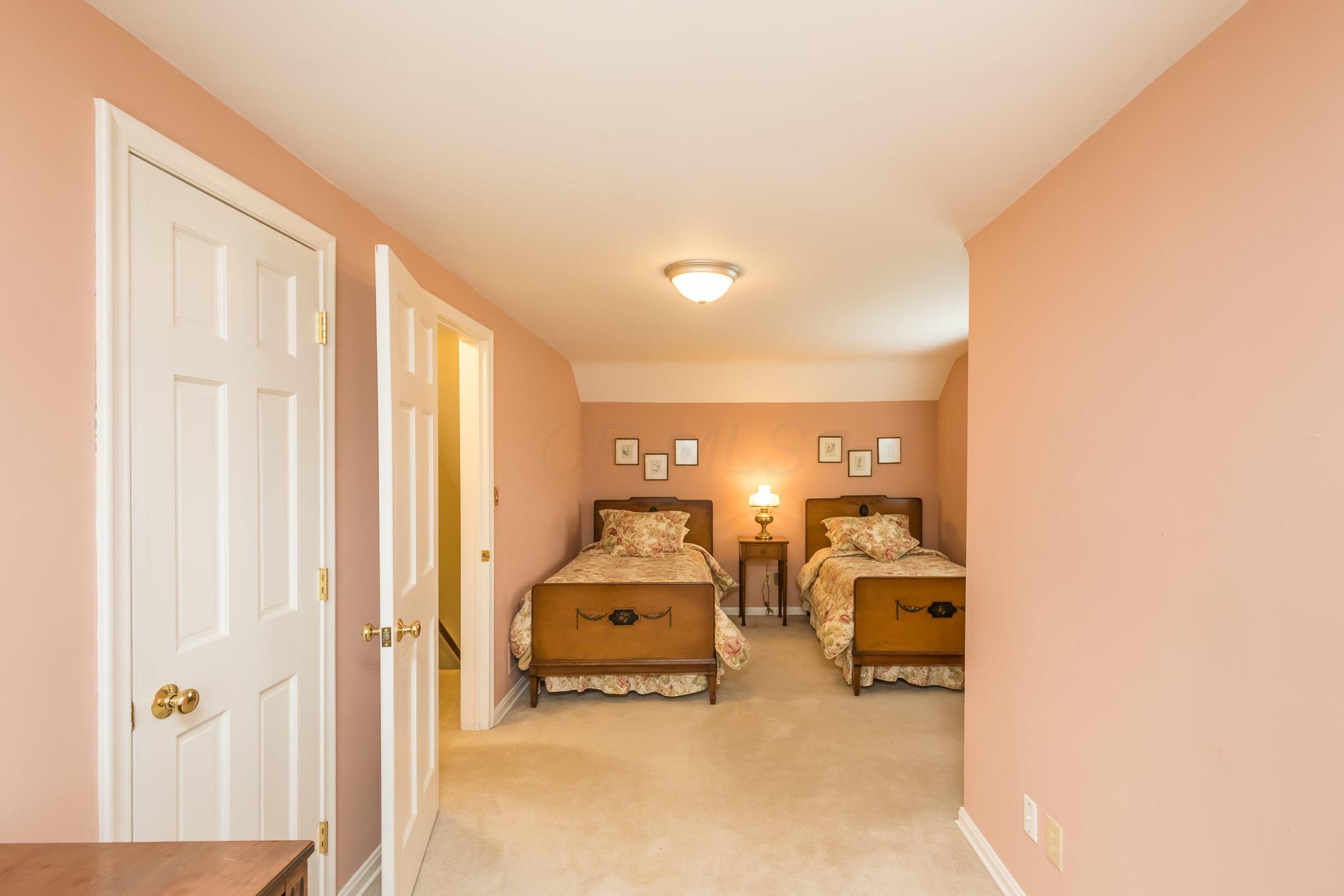1795 Barrington Road Columbus, OH 43221 - Photo 25 of 34