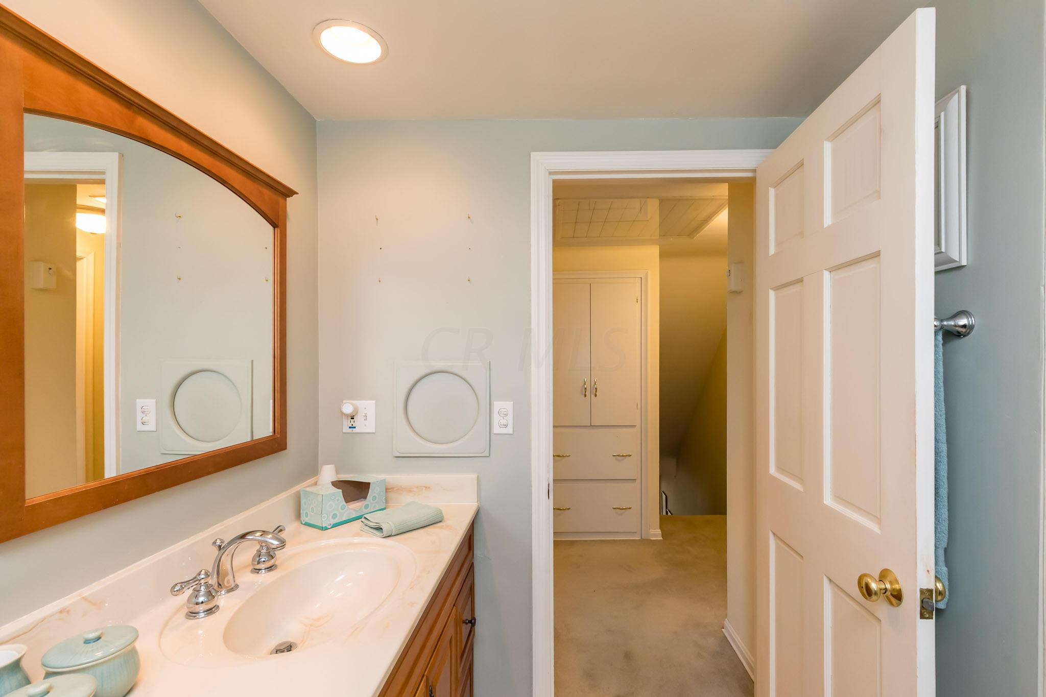 1795 Barrington Road Columbus, OH 43221 - Photo 27 of 34