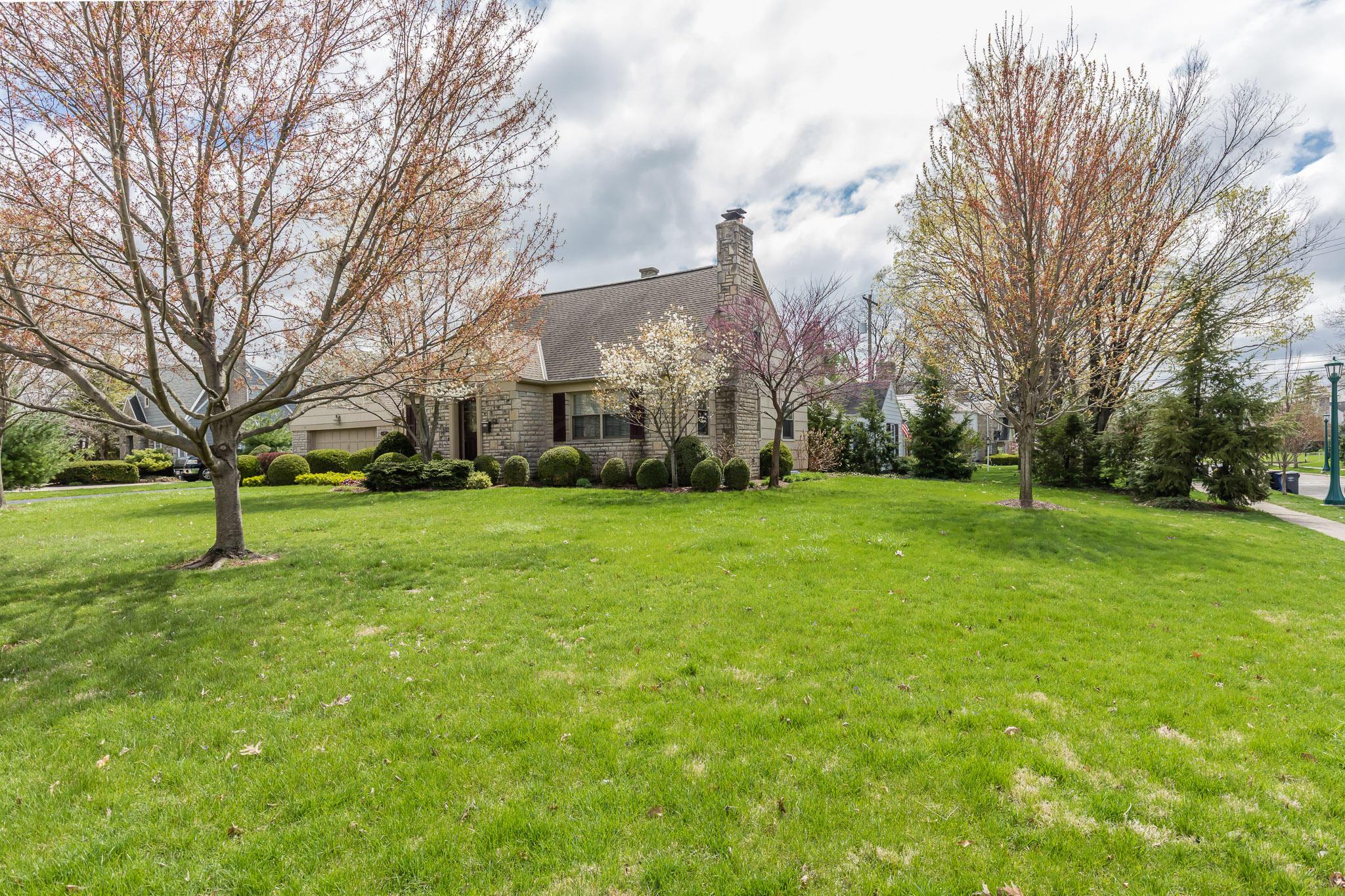 1795 Barrington Road Columbus, OH 43221 - Photo 4 of 34