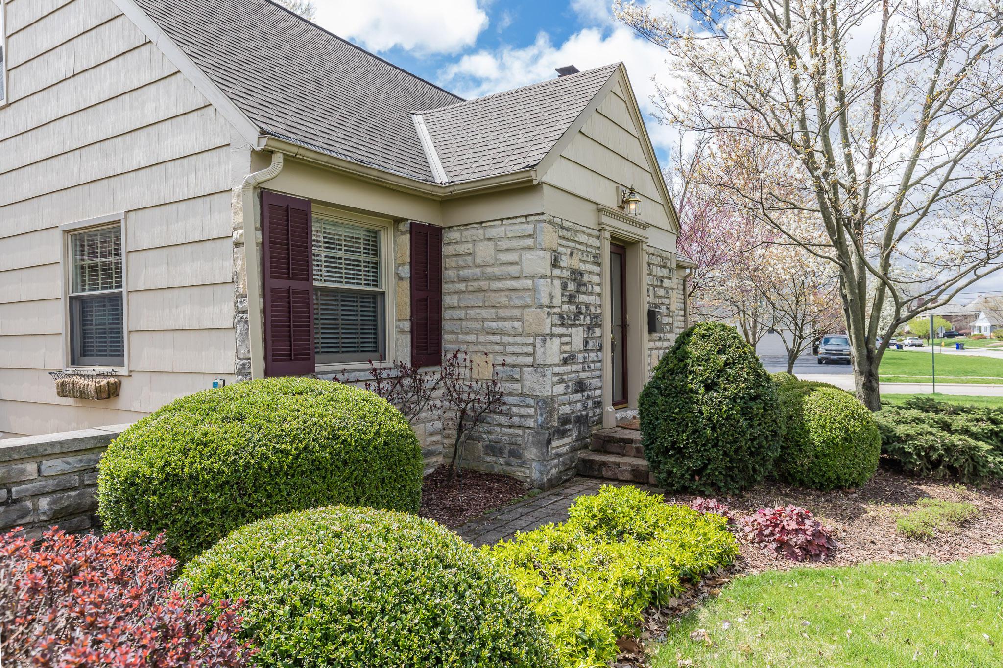 1795 Barrington Road Columbus, OH 43221 - Photo 6 of 34