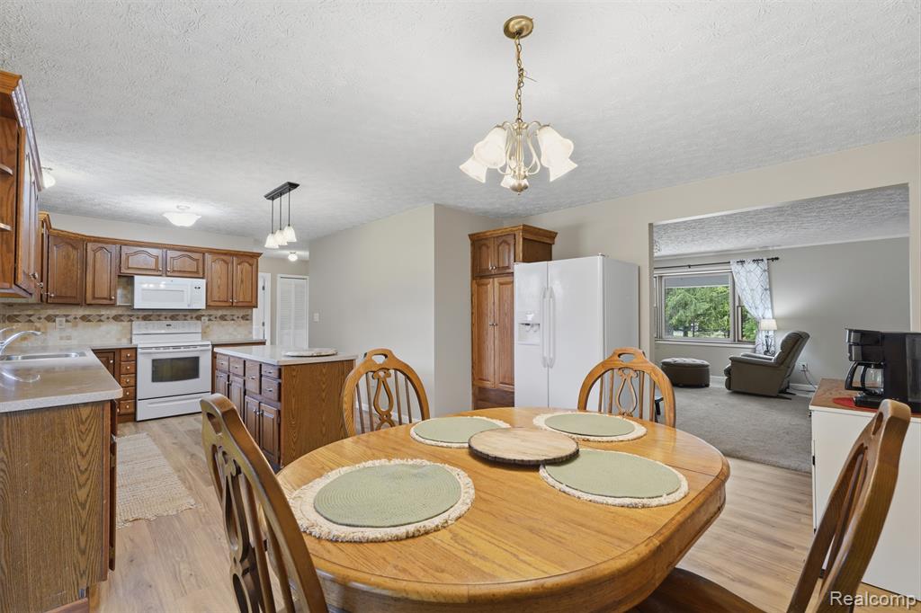 3843 Hooker Road Pinckney, MI 48169 - Photo 6 of 36