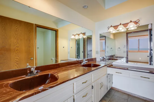 $489,900 | 743 Memorial Drive, Unit E, Manitowoc, WI 54220