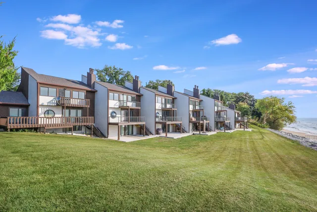 $489,900 | 743 Memorial Drive, Unit E, Manitowoc, WI 54220