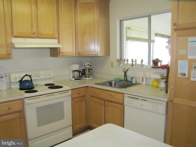 3308 Solomons Court, Unit 99B Silver Spring, MD 20906 - Photo 14 of 16 Kitchen
