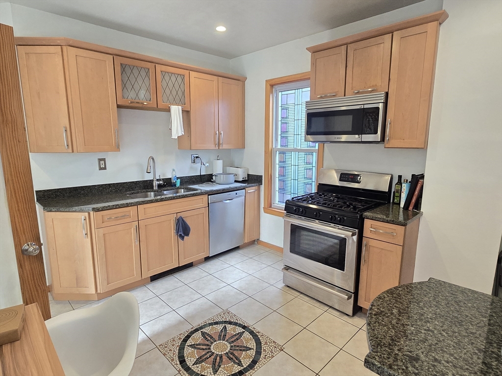 28 Bardwell Street, Unit 1 Boston, MA 02130 - Photo 4 of 26