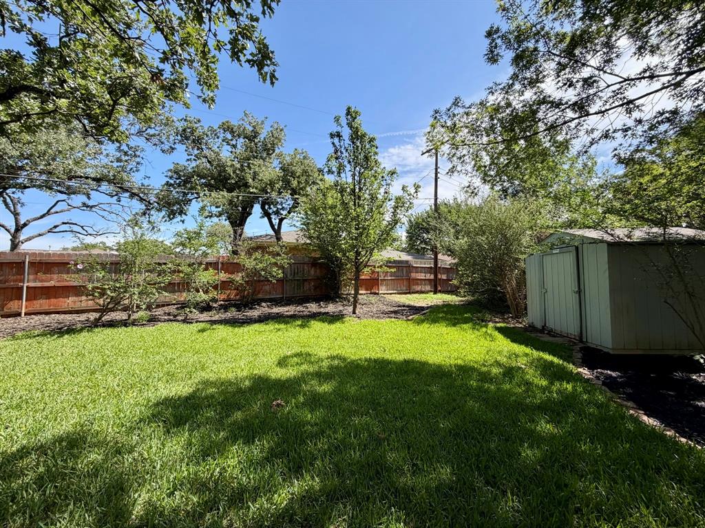 3609 Country Club Road Arlington, TX 76013 - Photo 40 of 40 a view of a backyard with large trees