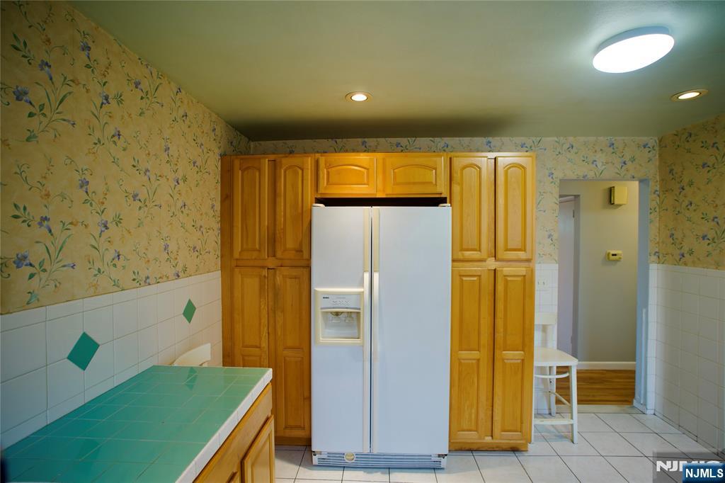 524 Studio Road, Unit 1 Ridgefield, NJ 07657 - Photo 20 of 44 a bathroom with a bathtub and a shower
