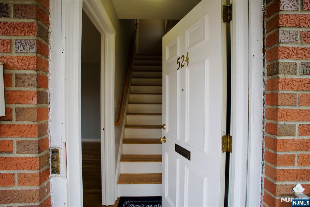 524 Studio Road, Unit 1 Ridgefield, NJ 07657 - Photo 5 of 44