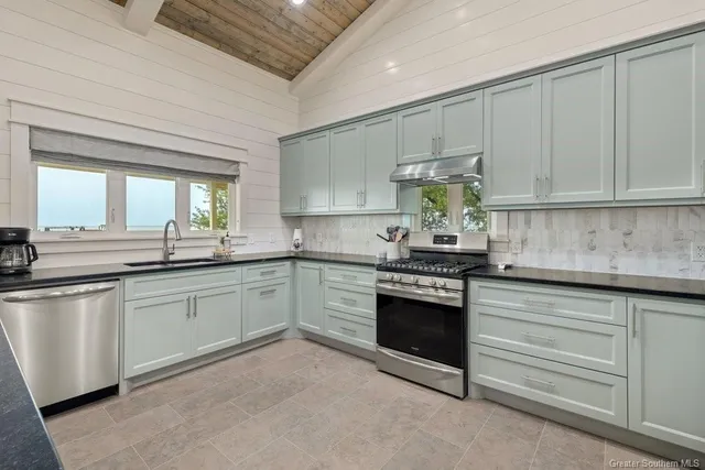 $974,500 | 443 Miguel Street, Lake Charles, LA 70607